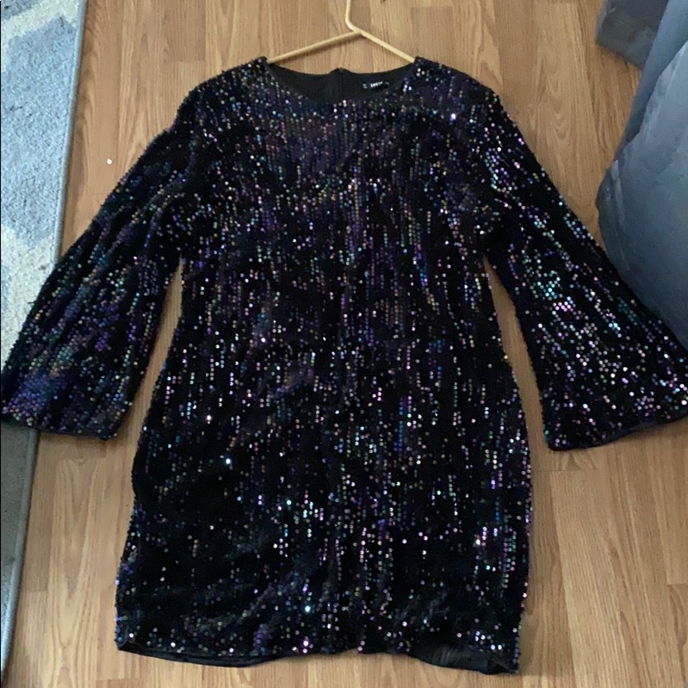 Sequence body on dress